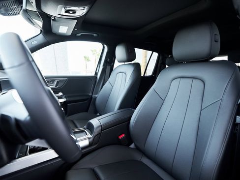 Used 2025 Mercedes-Benz GLB 250 GLB 250 w/ Exclusive Package image 30