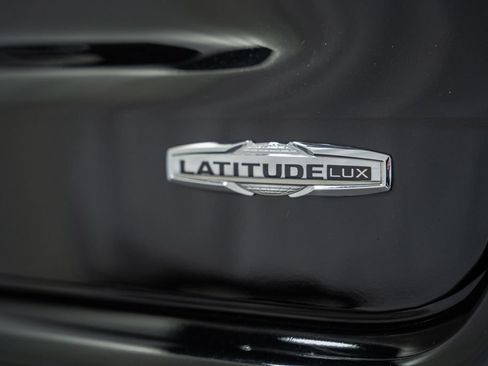 Certified 2023 Jeep Compass Latitude AWD/4WD image 7