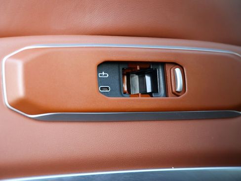 Used 2023 BMW X7 M60i w/ Executive Package image 47