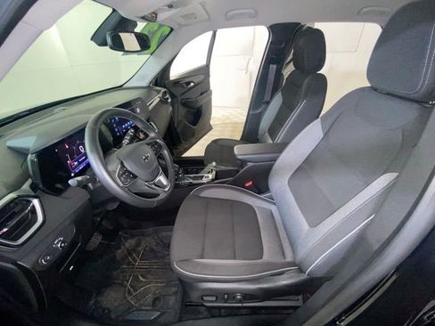 Used 2025 Chevrolet TrailBlazer LT w/ Convenience Package AWD/4WD image 24