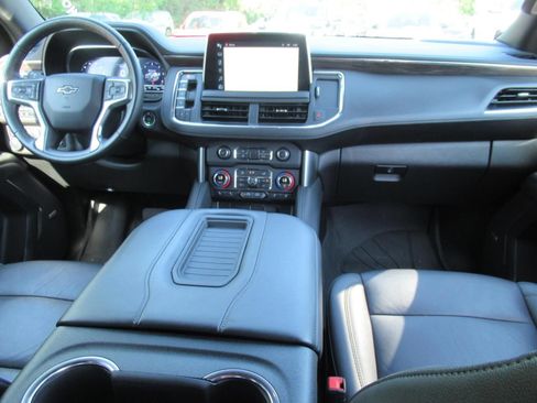 Used 2024 Chevrolet Tahoe Z71 w/ Luxury Package AWD/4WD image 12