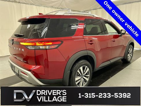 Used 2023 Nissan Pathfinder SL image 1