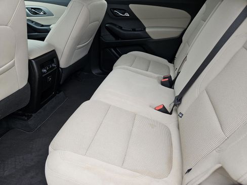 Used 2023 Chevrolet Traverse LS image 20