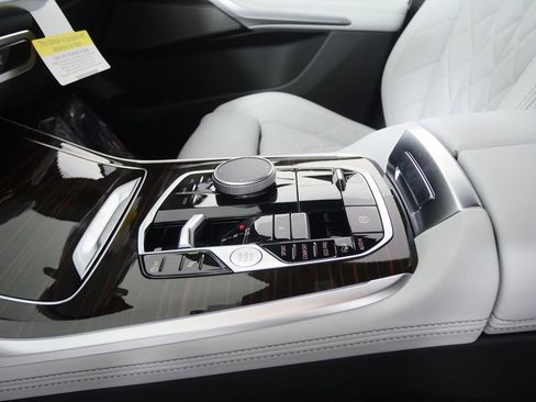 Used 2026 BMW X7 xDrive40i image 25