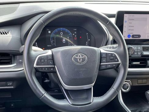 Used 2025 Toyota Grand Highlander AWD image 18