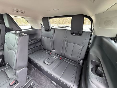 Certified 2026 INFINITI QX60 Luxe w/ Family Package image 25