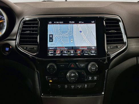 Used 2022 Jeep Grand Cherokee Laredo X AWD/4WD image 22