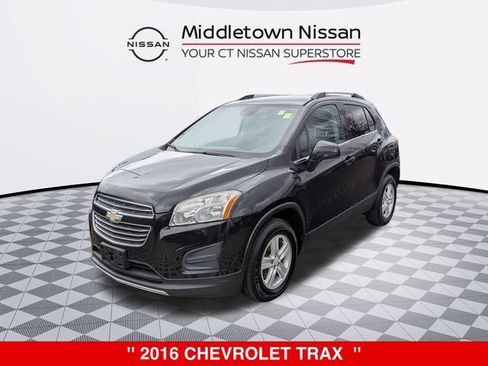 Used 2016 Chevrolet Trax LT w/ LT Sun and Sound Package AWD/4WD image 8