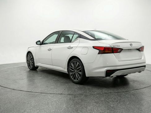 Used 2025 Nissan Altima 2.5 SV image 6