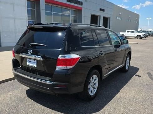 Used 2012 Toyota Highlander FWD w/ Tech Pkg image 4