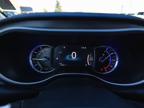 Used 2024 Chrysler Pacifica Select image 11