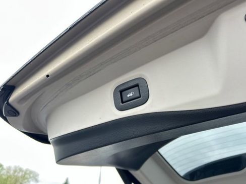 Used 2019 Nissan Rogue SV w/ Premium Package AWD/4WD image 8