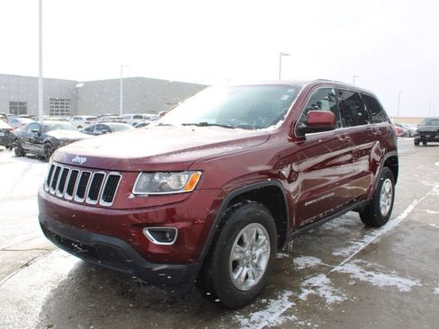 Used 2016 Jeep Grand Cherokee Laredo image 3