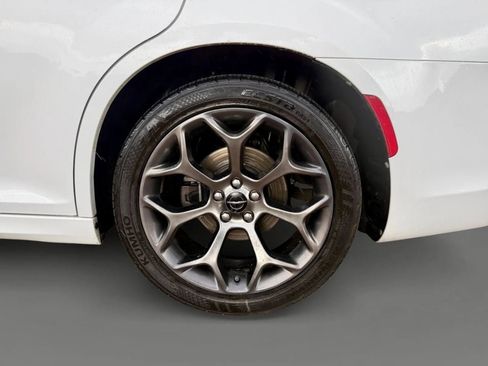 Used 2018 Chrysler 300 S w/ 300S Premium Group image 29