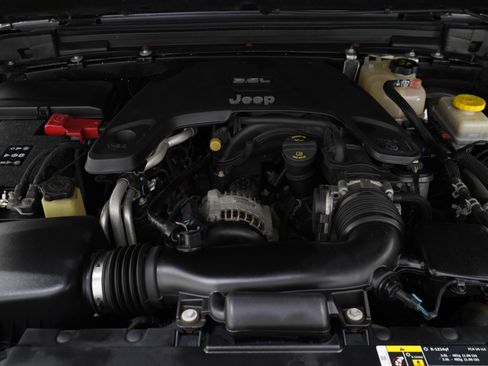 Used 2018 Jeep Wrangler Unlimited Sahara image 28