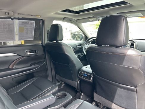 Used 2018 Toyota Highlander XLE AWD/4WD image 35