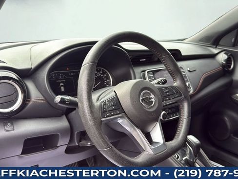 Used 2018 Nissan Kicks SR FWD image 30