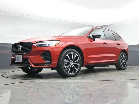 Used 2024 Volvo XC60 B5 Plus w/ Protection Package Premier image 39