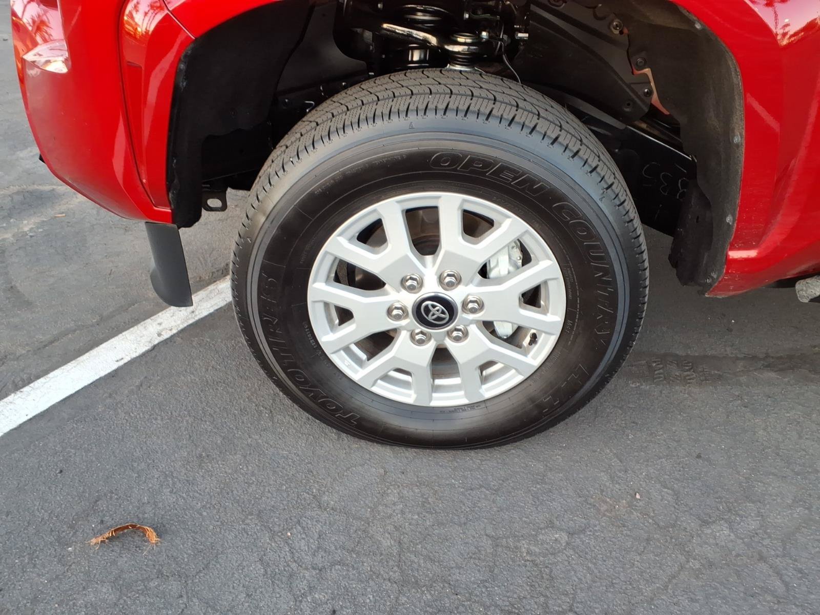 Certified 2025 Toyota Tacoma SR5 AWD/4WD image 9