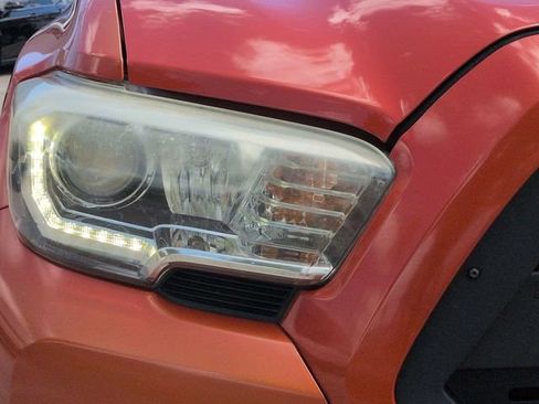 Used 2016 Toyota Tacoma TRD Sport w/ Premium & Technology Package AWD/4WD image 9