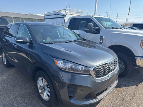 Used 2020 Kia Sorento LX image 4