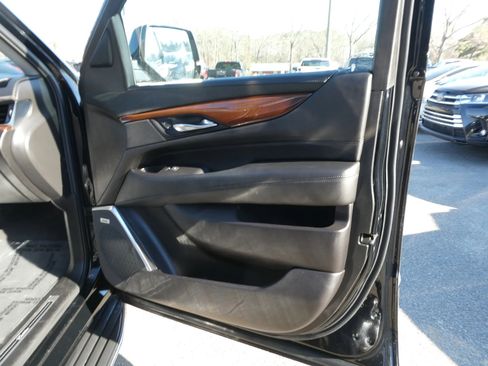 Used 2019 Cadillac Escalade ESV Luxury image 26