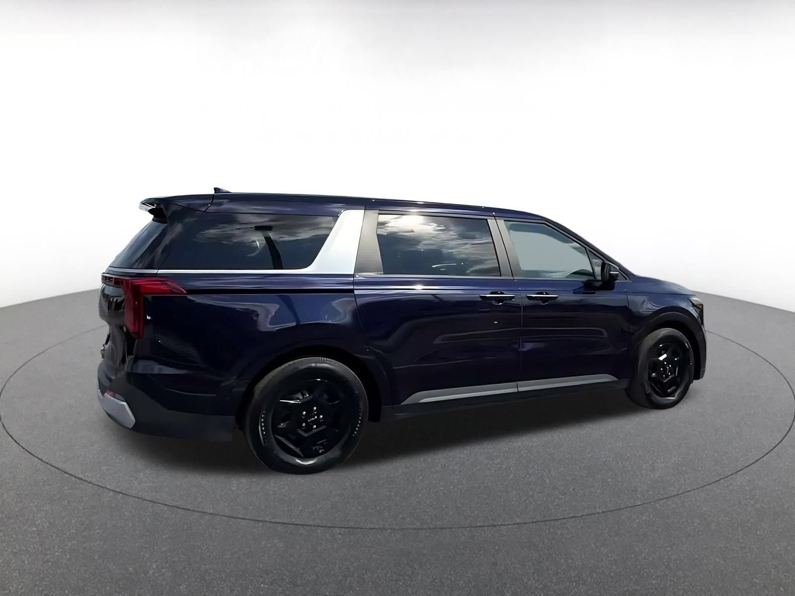 Used 2026 Kia Carnival FWD image 14