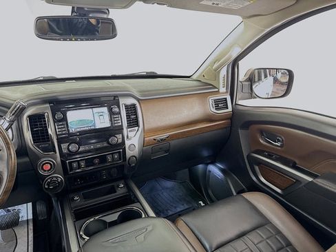 Used 2017 Nissan Titan Platinum Reserve image 21