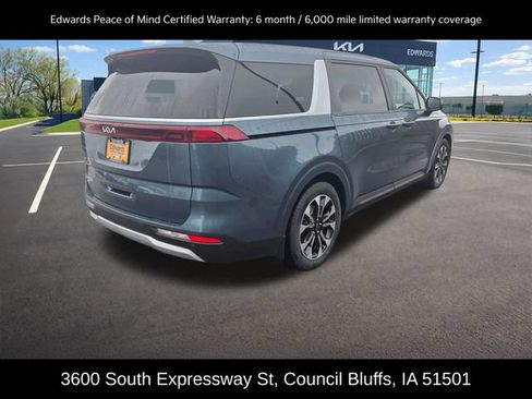 Used 2024 Kia Carnival EX FWD image 3