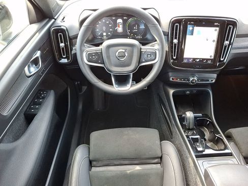 Used 2022 Volvo XC40 T5 R-Design w/ Climate Package AWD/4WD image 12