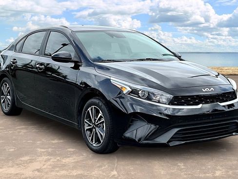 Used 2024 Kia Forte LXS FWD image 3