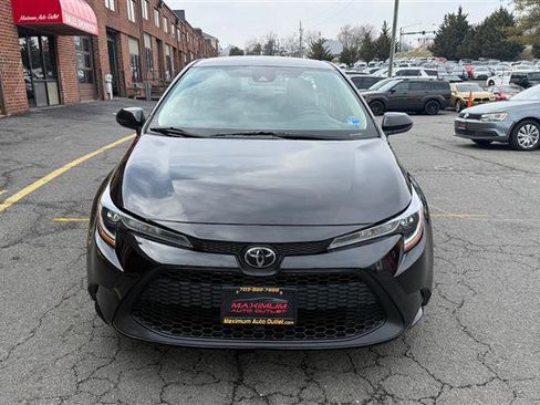 Used 2022 Toyota Corolla LE image 2