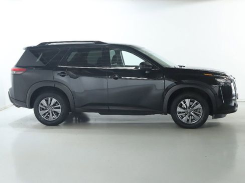 Certified 2025 Nissan Pathfinder SV FWD image 11