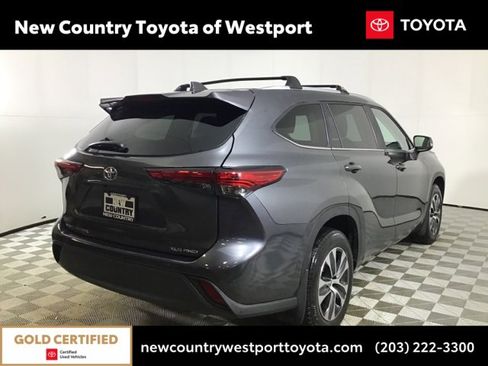 Certified 2023 Toyota Highlander XLE image 7