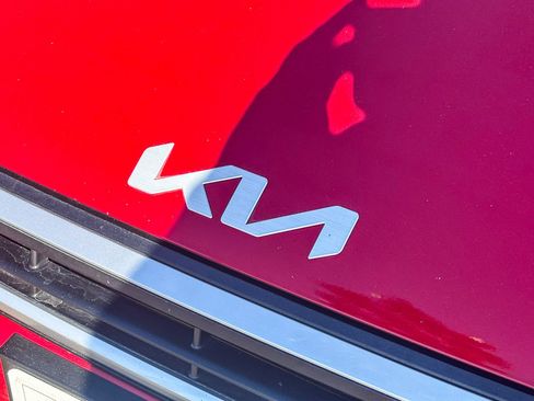 Used 2025 Kia K4 LXS image 11