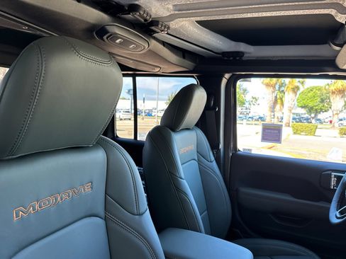 New 2025 Jeep Gladiator Mojave image 15