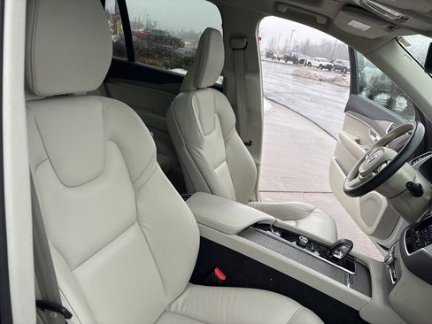 Certified 2023 Volvo XC90 B5 Plus w/ Protection Package Premier image 33