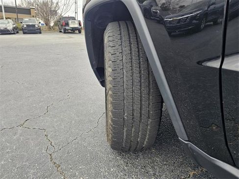 Used 2017 Jeep Grand Cherokee Laredo w/ Quick Order Package 2BE image 10