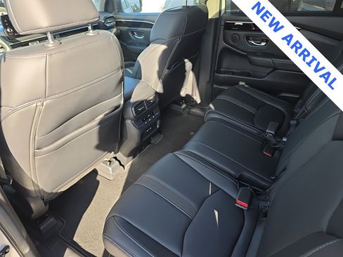 Used 2025 Honda Pilot Touring image 28