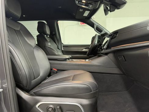 Used 2024 Jeep Wagoneer Series II w/ Flexible Seating Group image 45