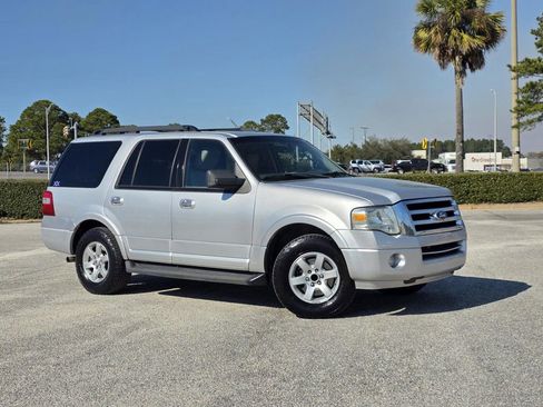 Used 2010 Ford Expedition XLT image 1