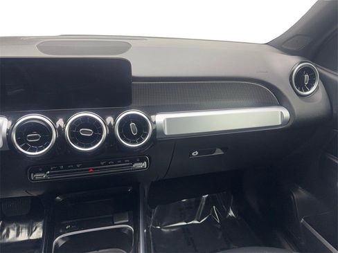 Used 2022 Mercedes-Benz GLB 250 w/ Premium Package Lite image 52