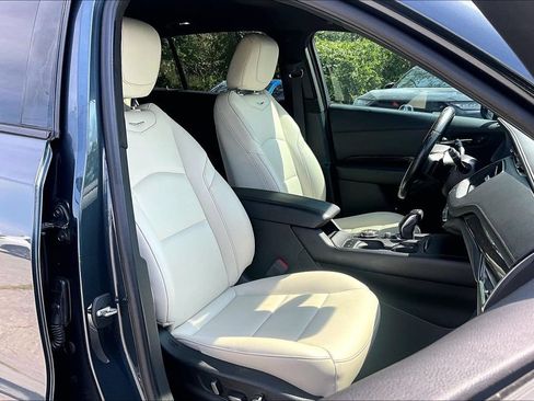 Used 2019 Cadillac XT4 Sport w/ Driver Awareness Package FWD image 9