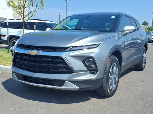 Used 2025 Chevrolet Blazer LT FWD image 3