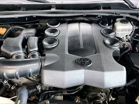Used 2015 Toyota 4Runner SR5 AWD/4WD image 31