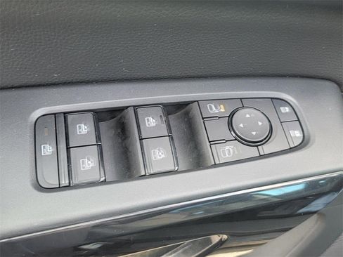 Used 2024 Nissan Pathfinder SV image 31