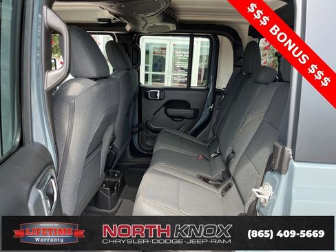 New 2025 Jeep Gladiator Sport image 13