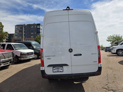 Used 2024 Mercedes-Benz Sprinter 2500 image 9
