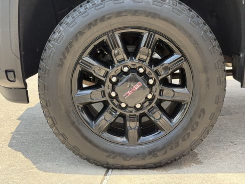 Used 2025 GMC Sierra 2500 AT4 AWD/4WD image 12