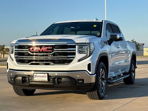 Used 2026 GMC Sierra 1500 SLT AWD/4WD image 3